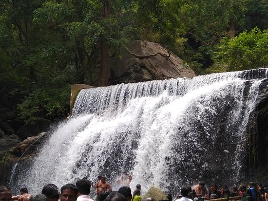 Suruli Waterfalls attracting heavy footfall of tourists in Tamil Nadu
