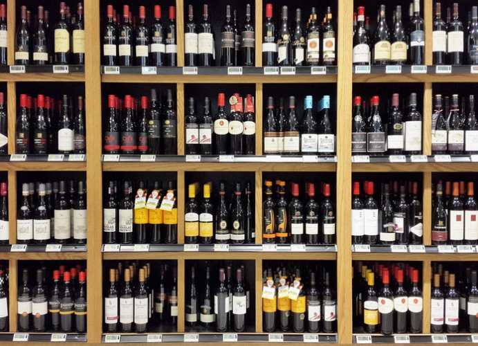 AP Govt reduces number of wine shops