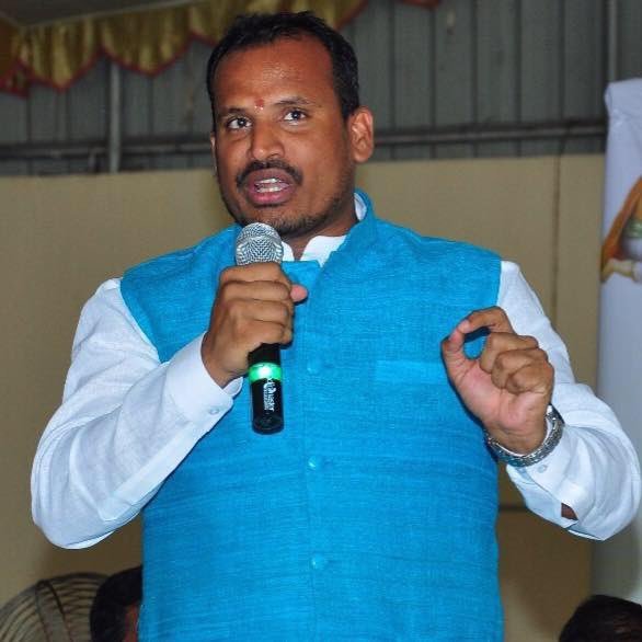 Telangana Government shedding crocodile tears over Weavers: Dasu Suresh