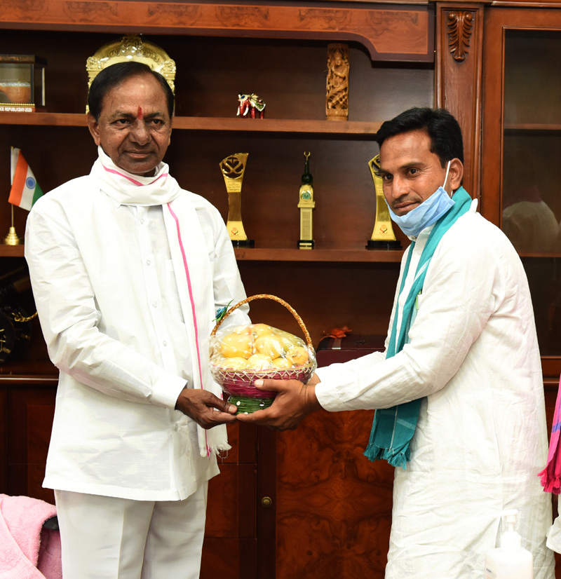 Balaji presents first Apple crop to KCR