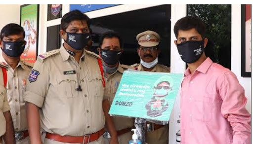 Dunzo donates Sanitizer stands