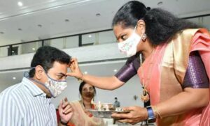 Kavitha ties Rakhi,KTR