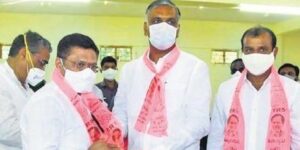 Congress leaders in Dubbaka join TRS,Harish,Uttam